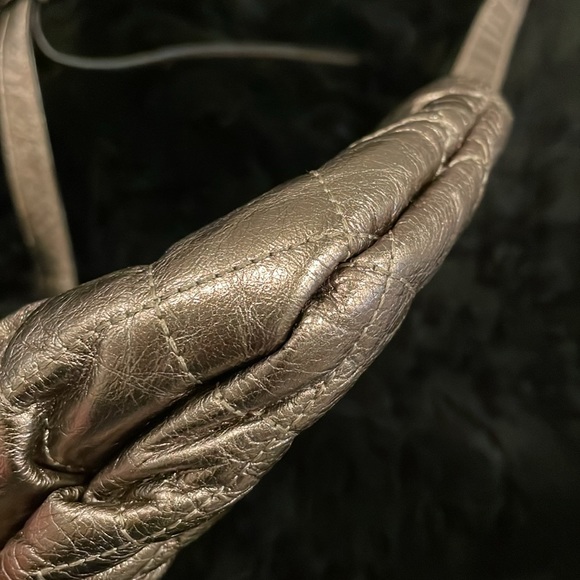 Marc by Marc Jacobs bronze crossbody bag. Quilted bronze leather - Picture 4 of 14